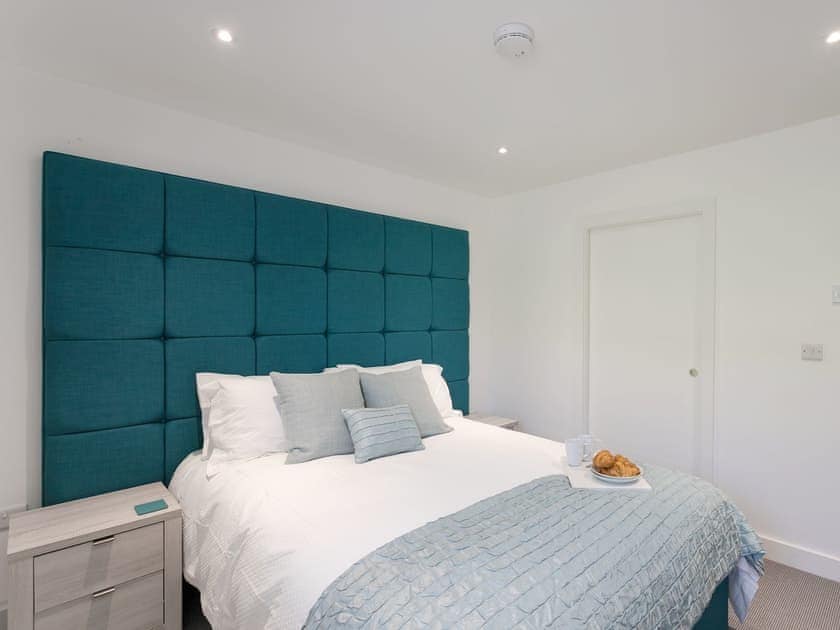 Relaxing ground floor en-suite double bedroom | The Retreat - Broadstone Barns, Ticknall, near Derby