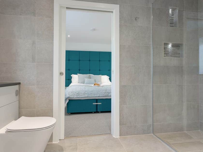 En-suite shower room | The Retreat - Broadstone Barns, Ticknall, near Derby