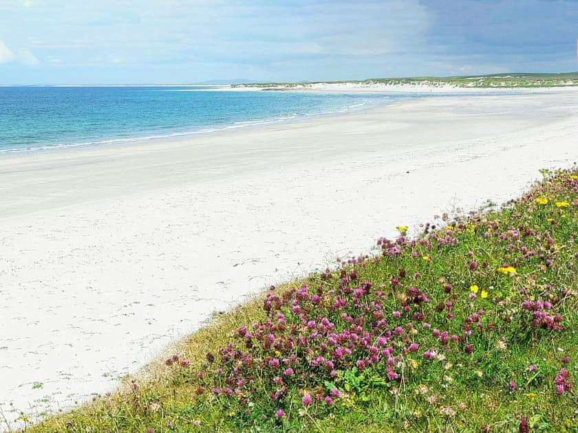 Azure seas and pristine white sand beaches await | Padraig’s Cottage, Howbeg (Tobha Beag), Isle of South Uist