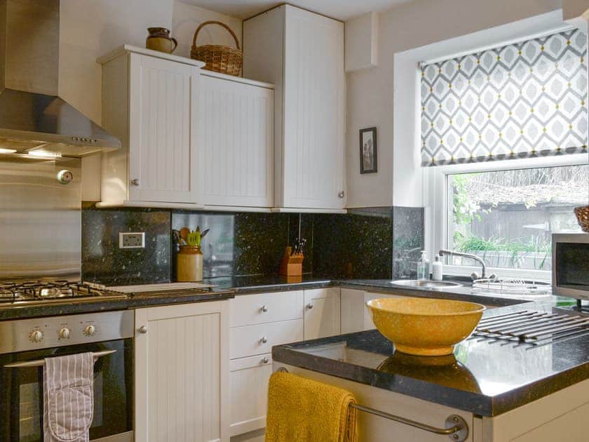 Well-equipped fitted kitchen | Curlew Cottage, Gargrave near Skipton