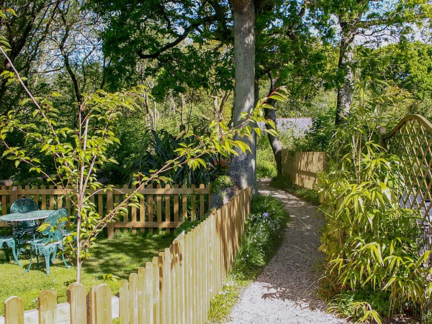 Garden and grounds | The Swallows - Grove Cottages, Instow, near Barnstaple