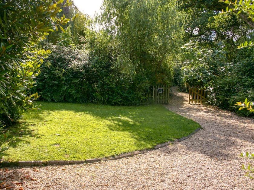 Garden and grounds | Oak Tree Cottage - Grove Cottages, Instow, near Barnstaple