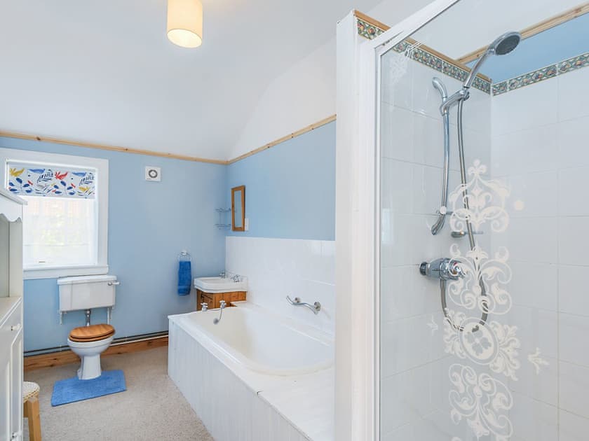 Family bathroom | Lucklaw Steading Cottage, Balmullo, near St Andrews