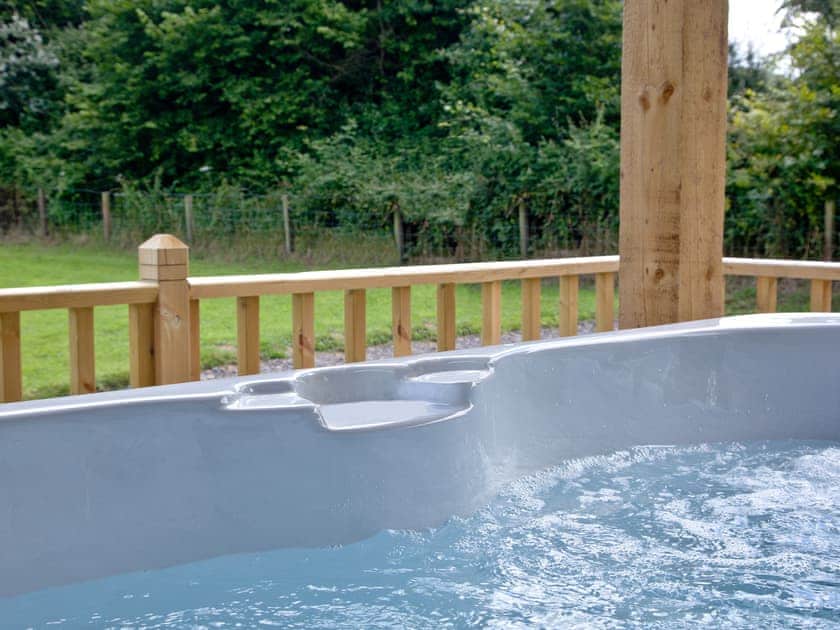 Hot tub | The Clover Lodge - Redlake Farm, Glastonbury