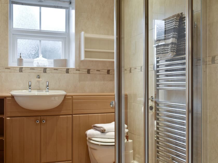 Family shower room | Slater’s Cottage, Middleham, near Leyburn