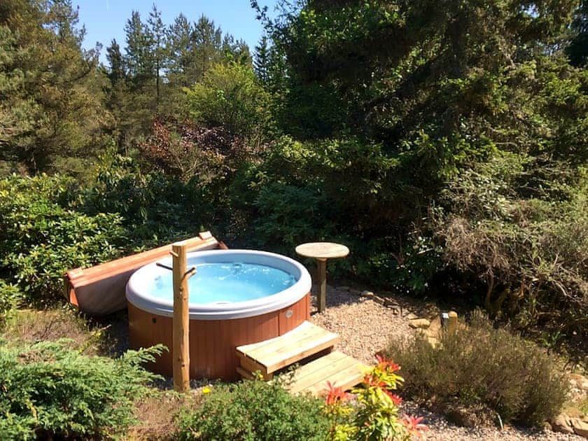 Private hot tub for 5 | Glen Hideaway, Kirkmichael, near Pitlochry