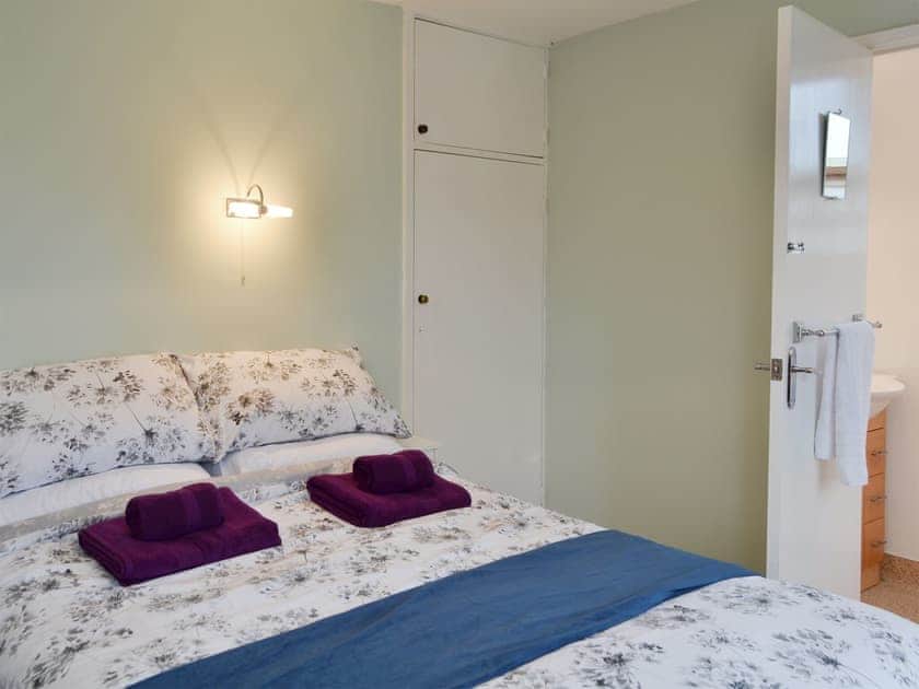 Peaceful en-suite double bedroom | The Warren, Whitstable