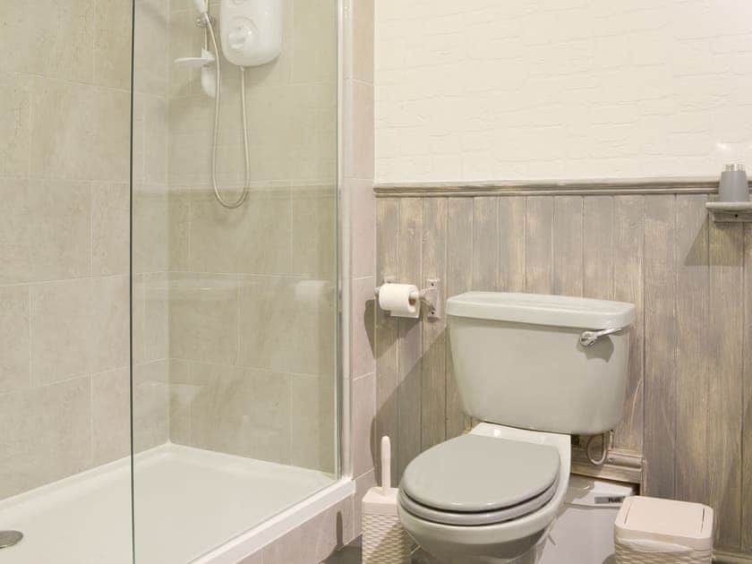 Comprehensive bathroom | Carpenters Cottage - Rosecraddoc Manor, Liskeard