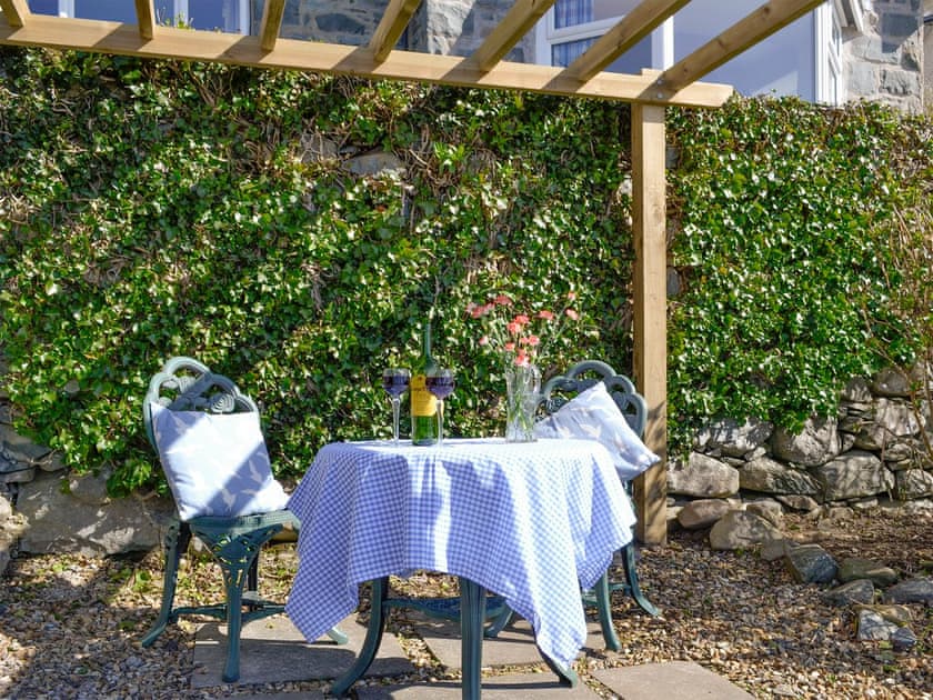 Sitting-out area on lower terrace under the pergola | Rhosmair, Llanaber, near Barmouth