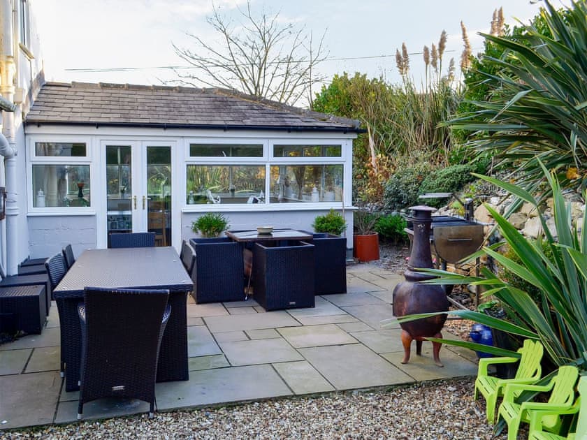 Sitting-out-area with furniture and BBQ | Goleufryn, Abersoch