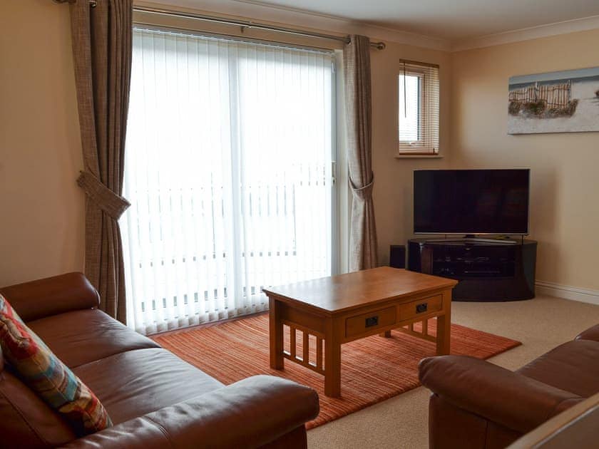 Open plan living space with balcony | Sunsets@Spinnakers, Newquay