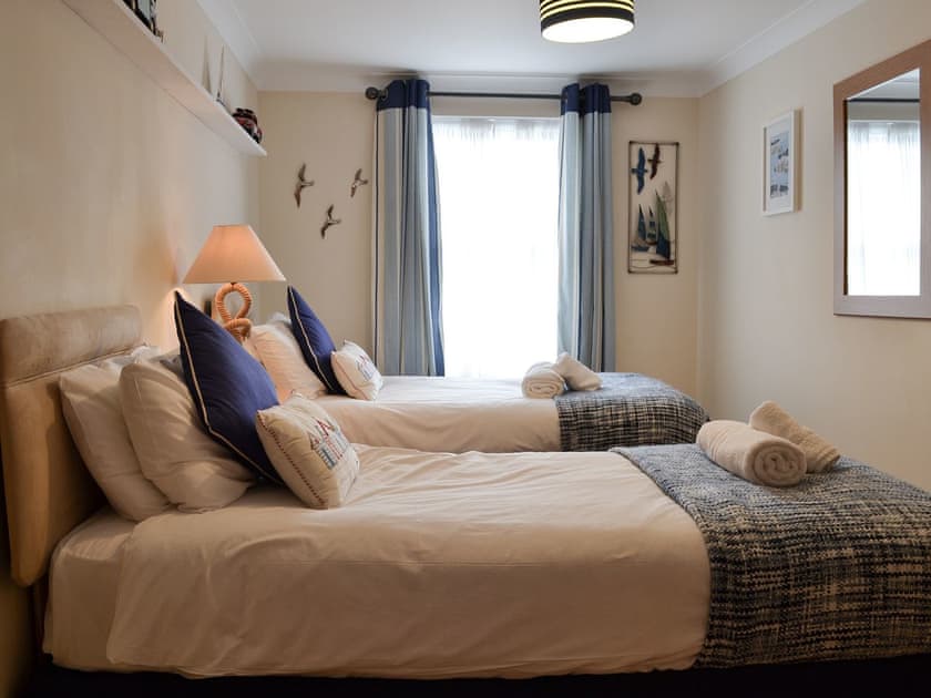 Twin bedroom | Sunsets@Spinnakers, Newquay