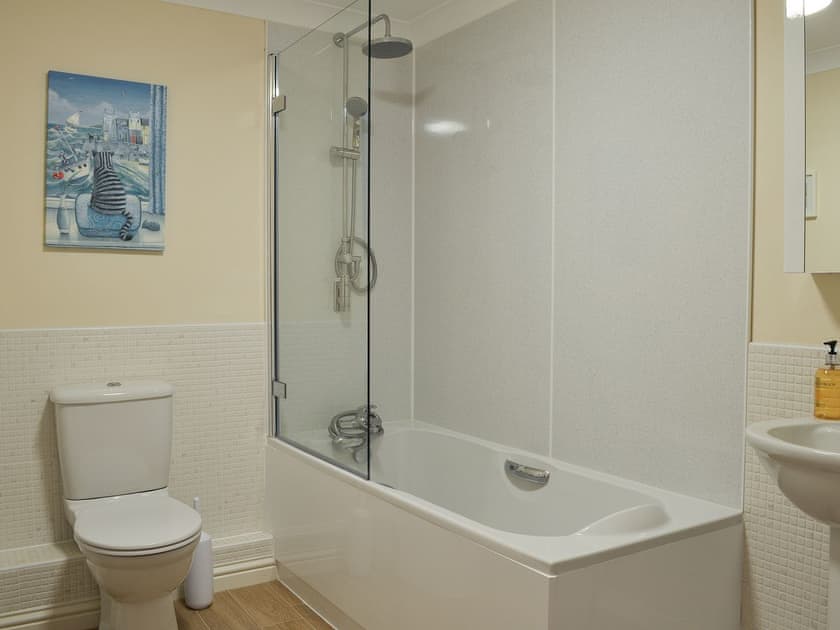 Bathroom with shower over bath | Sunsets@Spinnakers, Newquay