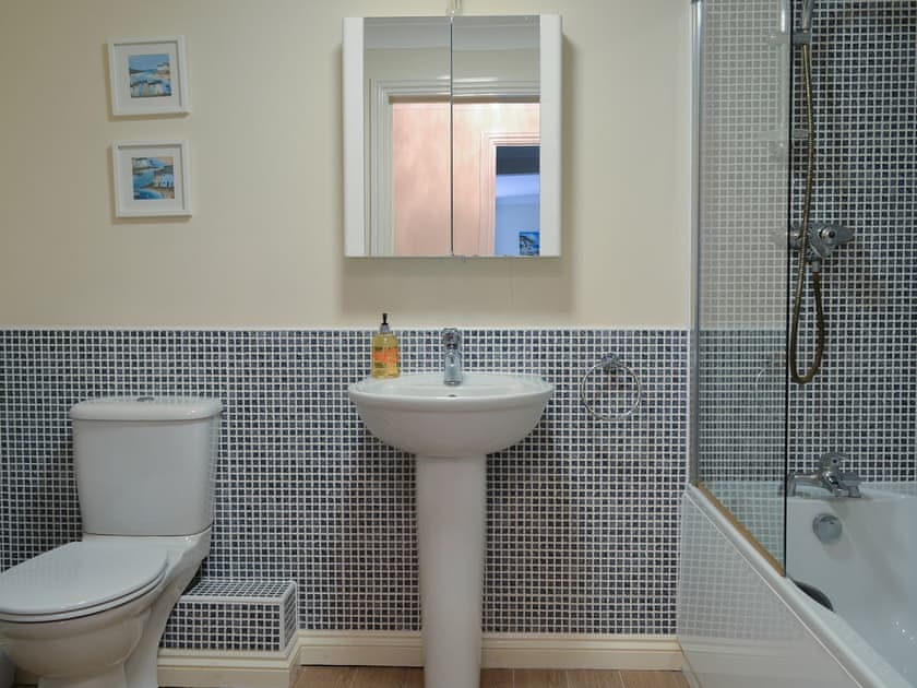Bathroom with shower over bath | Sunsets@Spinnakers, Newquay