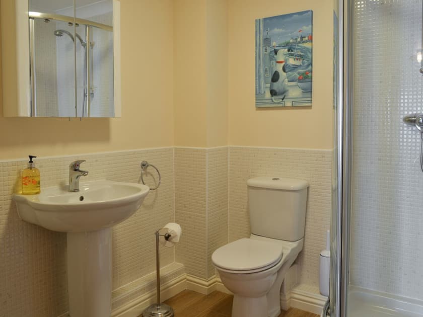 Shower room | Sunsets@Spinnakers, Newquay