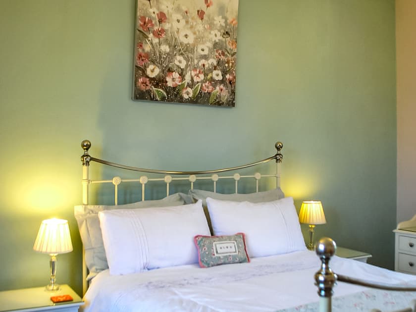 Kingsize bed in light and airy bedroom  | School Cottage, Newbiggin-in-Bishopdale, near Leyburn