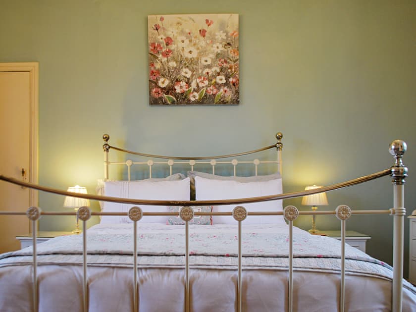 Kingsize bed in light and airy bedroom  | School Cottage, Newbiggin-in-Bishopdale, near Leyburn