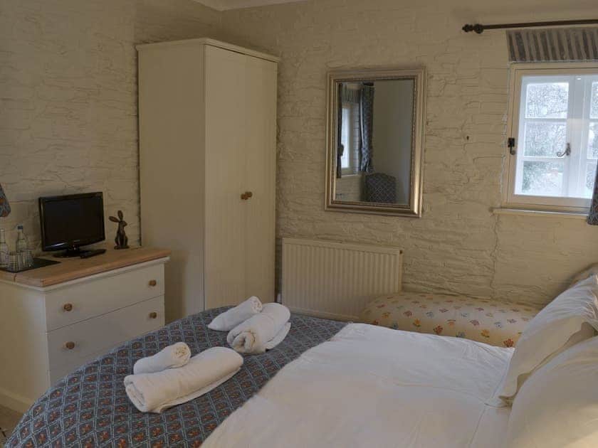 Double bedroom | The Shooting Lodge, Colquite, Washaway