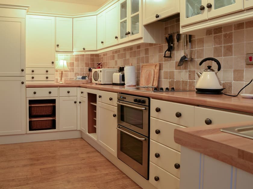 Well equipped kitchen | Ty Canol, Brynteg, Anglesey