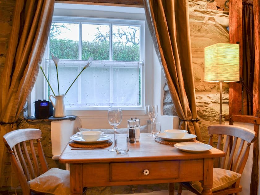 Charming dining area by the front window | Low White Stones - White Stones, Ambleside