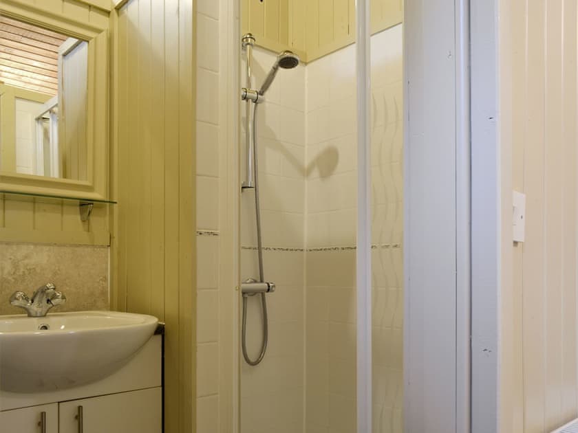 En-suite shower room with twin sinks | Pampita Lodge - Tickton Hall Cottages, Beverley