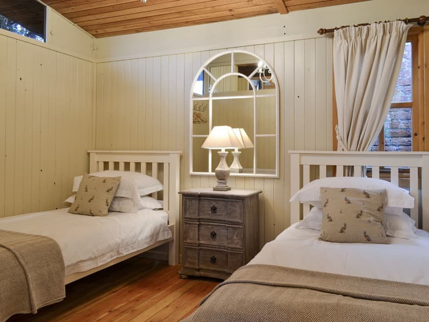 Comfortable twin bedroom | Pampita Lodge - Tickton Hall Cottages, Beverley