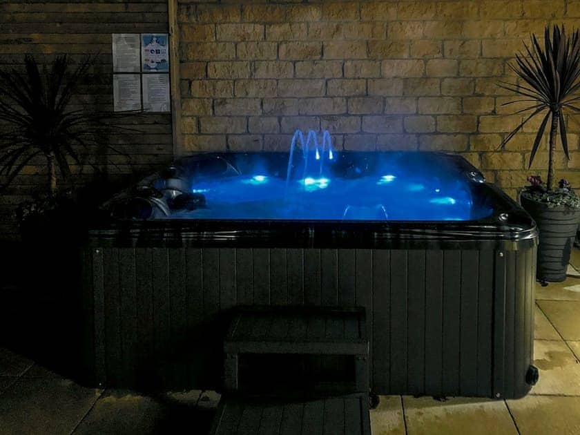 Relaxing hot tub | Aysgarth Lodge, Seamer, near Scarborough