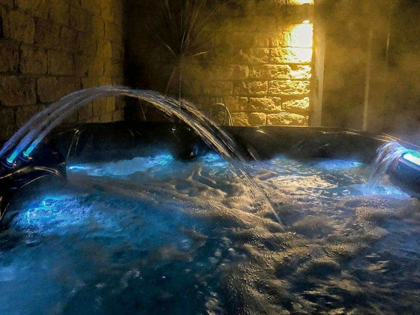 Relaxing hot tub | Aysgarth Lodge, Seamer, near Scarborough