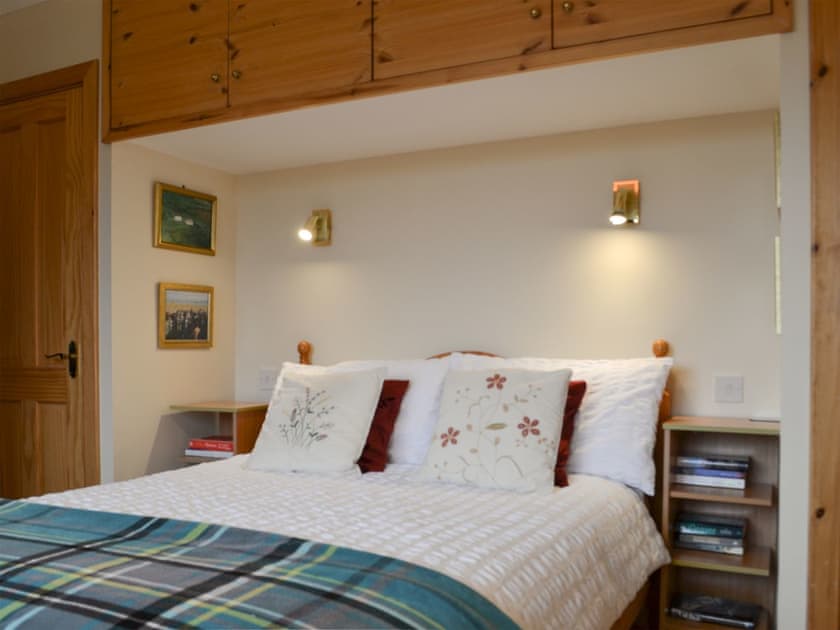 Double bedroom | Padraig’s Cottage, Howbeg (Tobha Beag), Isle of South Uist