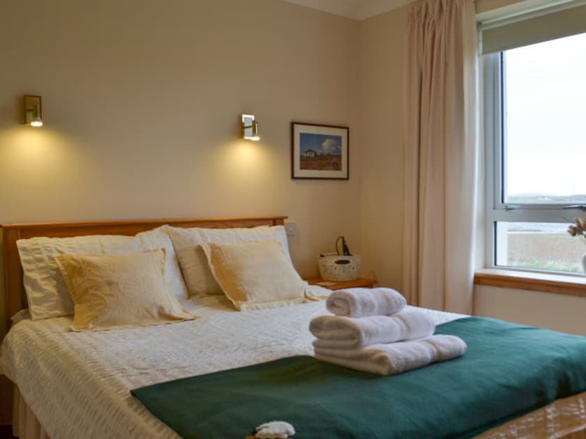 Double bedroom | Padraig’s Cottage, Howbeg (Tobha Beag), Isle of South Uist