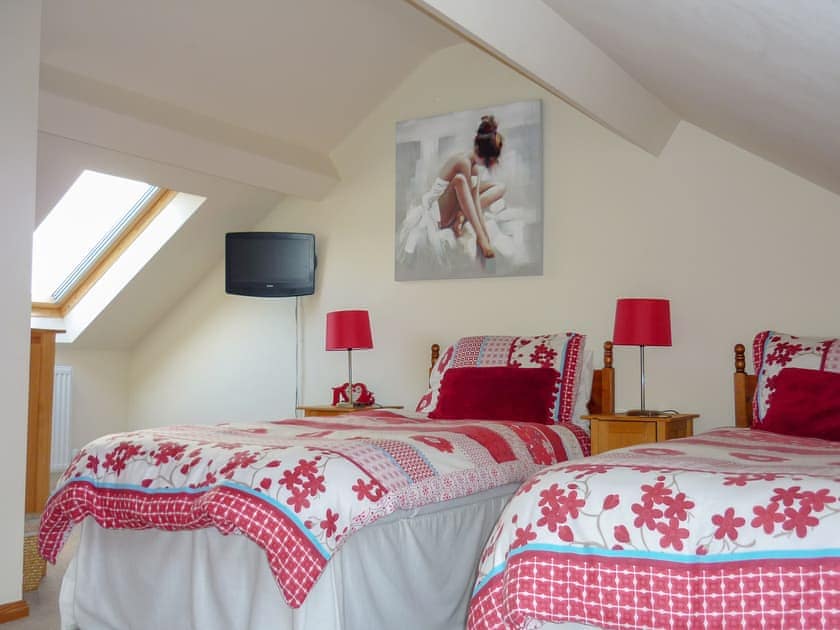 Well presented twin bedroom | Bwthyn Meulan, Llandwrog, near Caernarfon