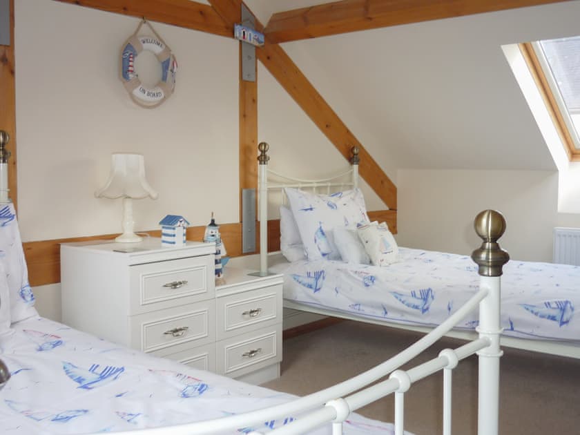 Comfy twin bedroom | Bwthyn Meulan, Llandwrog, near Caernarfon