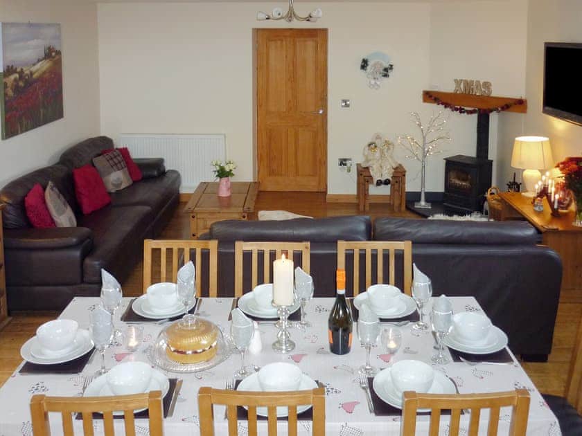 Charming open plan living area at Christmas | Bwthyn Meulan, Llandwrog, near Caernarfon