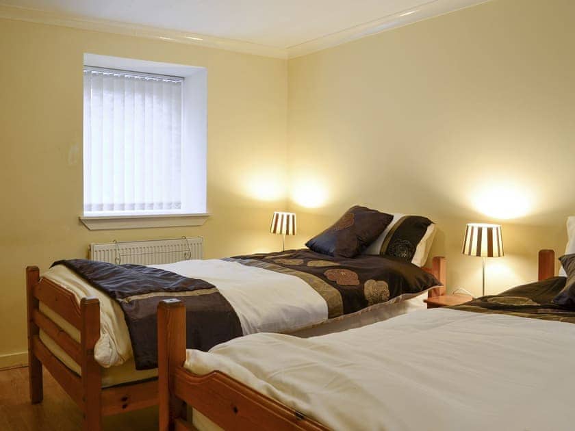 Good sized ground floor family bedroom | Sylvan Cottage - Rousland Cottages, Linlithgow