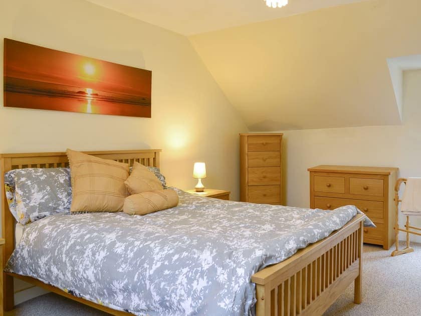 Relaxing first floor double bedroom | Sylvan Cottage - Rousland Cottages, Linlithgow