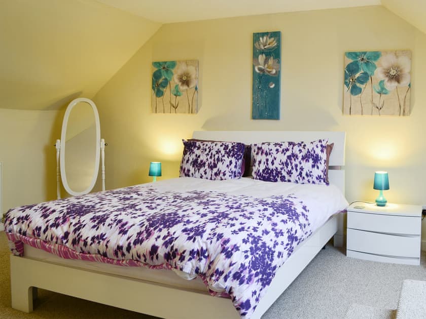 Peaceful first floor double bedroom | Sylvan Cottage - Rousland Cottages, Linlithgow