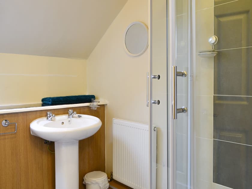 First floor shower room | Sylvan Cottage - Rousland Cottages, Linlithgow