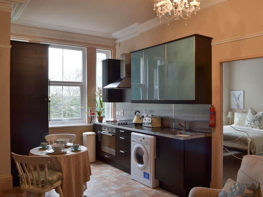 Kitchen and dining area | Broomleasowe House, Lichfield