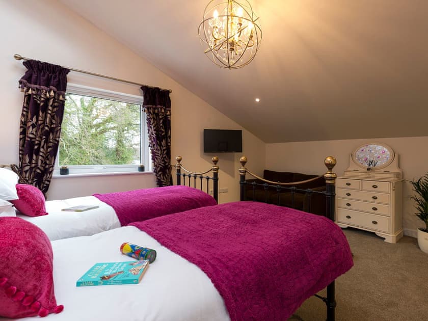 Twin bedroom | The Haybarn - Bedborough Farm Cottages, Wimborne
