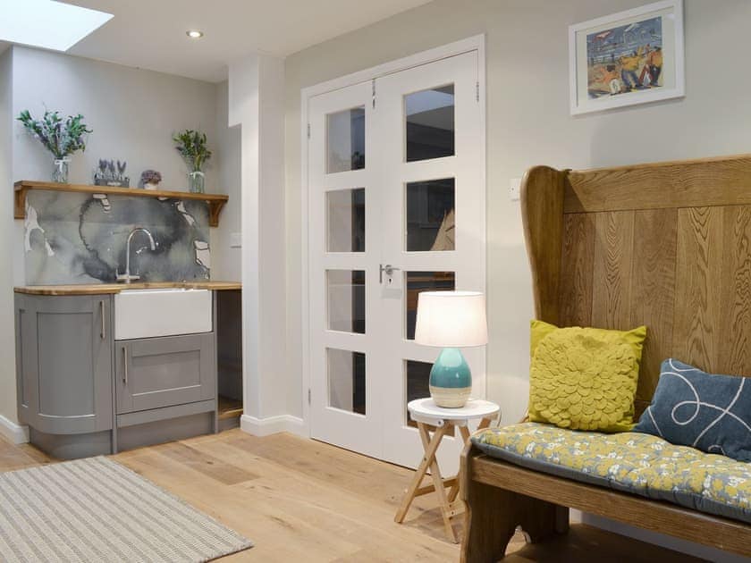 Airy entrance hallway | Treen, Lansallos, near Looe