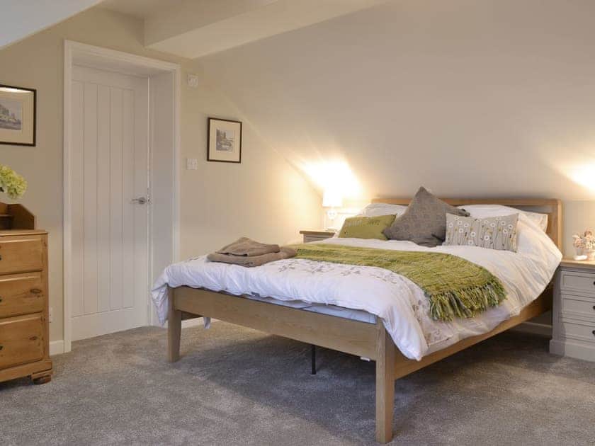 Peaceful first floor en-suite double bedroom | Treen, Lansallos, near Looe
