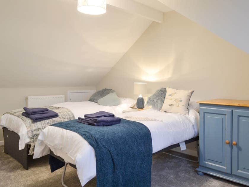 Good sized first floor twin bedroom | Treen, Lansallos, near Looe