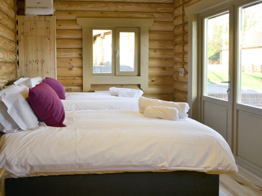 Light and airy twin bedroom | Vindomora Country Lodges - Hadrian Lodge - Vindomora Country Lodges , Ebchester, near Consett