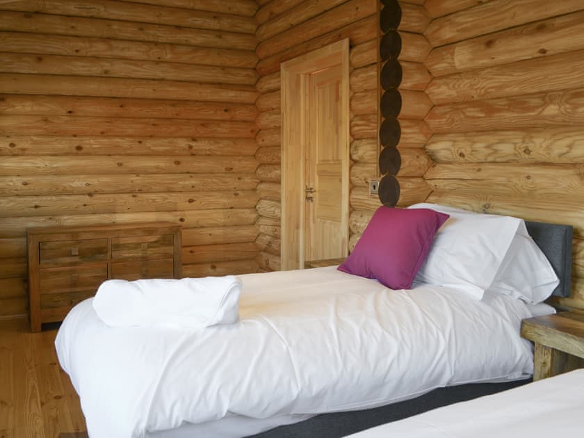 Good-sized twin bedroom | Vindomora Country Lodges - Hadrian Lodge - Vindomora Country Lodges , Ebchester, near Consett