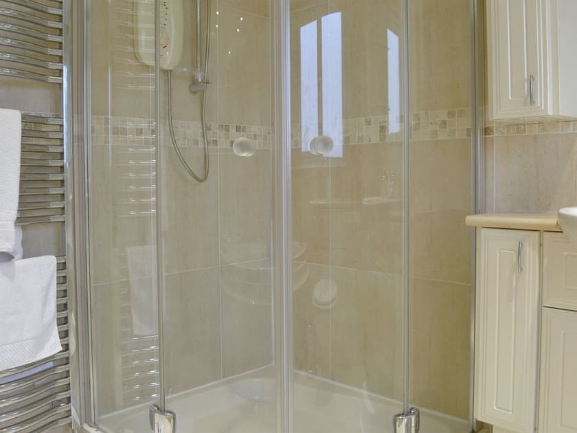 Bathroom with spa bath and shower cubicle | Hawthorn Cottage, Stranraer