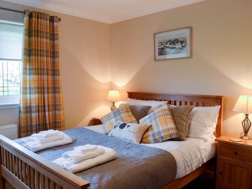 Relaxing bedroom with kingsize bed | Hillview, Gateside, near Beith