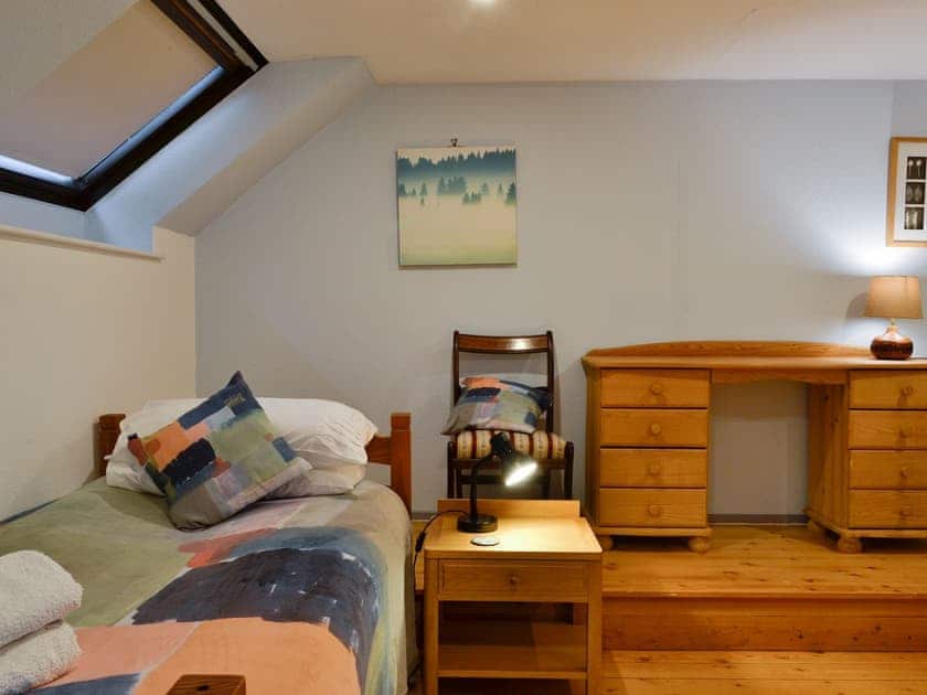Good-sized twin bedroom | Kirkennan Mews, Palnackie, Castle Douglas