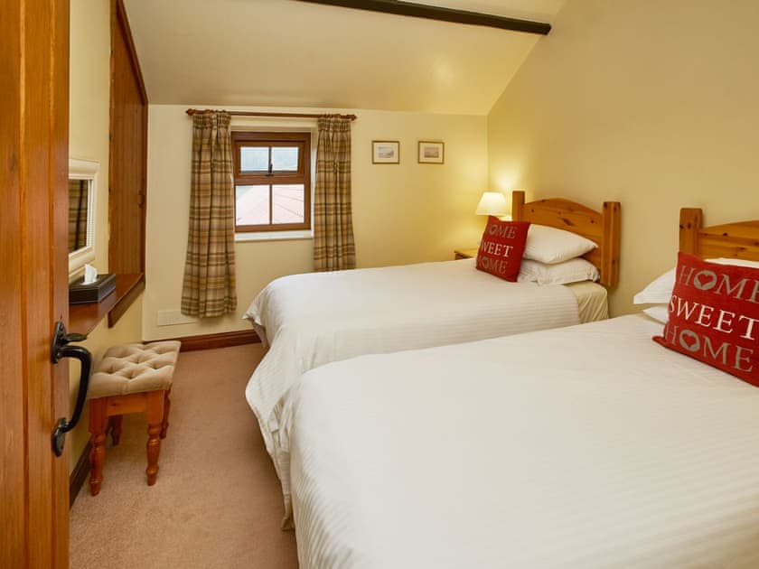 Good-sized twin bedroom | Giltspur - Rawcliffe House Farm, Stape, near Pickering