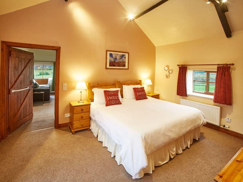 Relaxing en-suite double bedroom | Cloth Fair - Rawcliffe House Farm, Stape, near Pickering