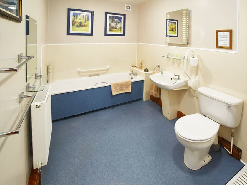 En-suite bathroom | Cloth Fair - Rawcliffe House Farm, Stape, near Pickering